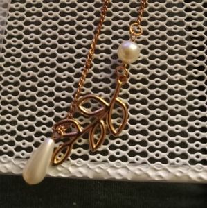 While bead gold color necklace gold color necklace white beads